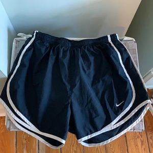 Nike Tempo track shorts women’s medium tall